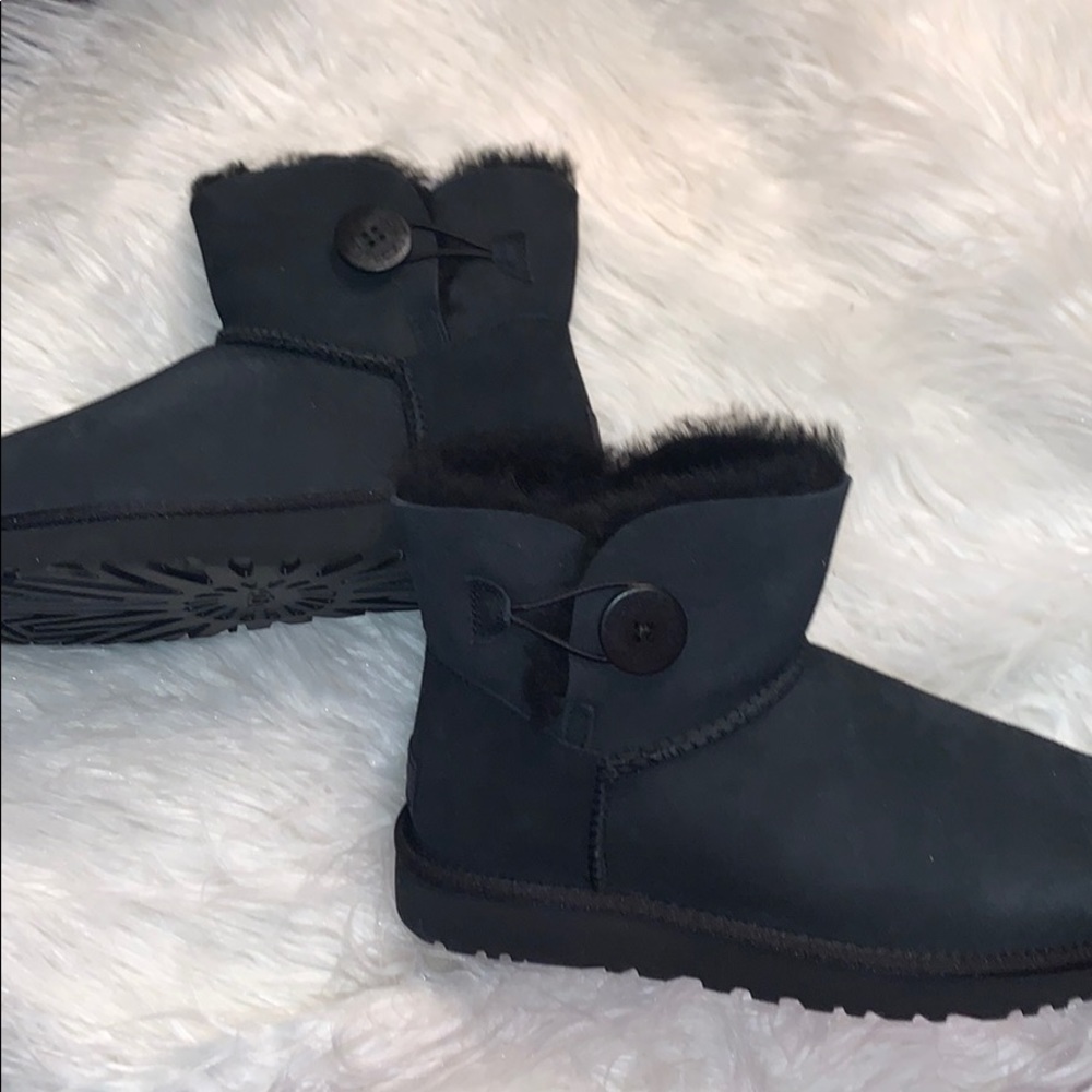 uggs with mini bailey button!